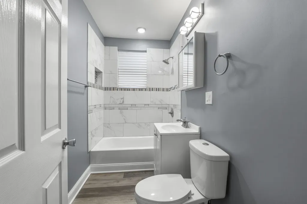 7823 South Morgan Street Chicago IL 60620