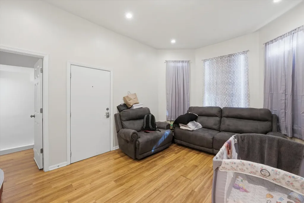 1812 South Hamlin Avenue Chicago IL 60623