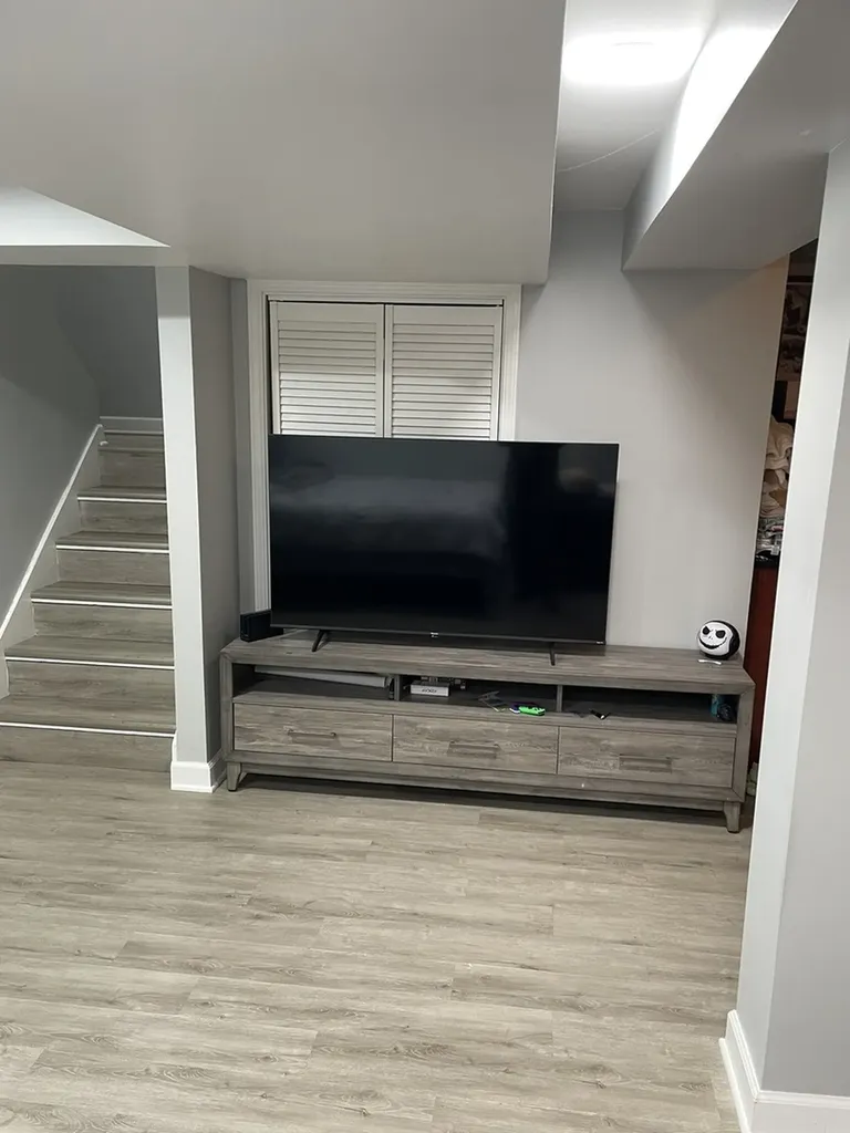 553 Alton Court Carol Stream IL 60188