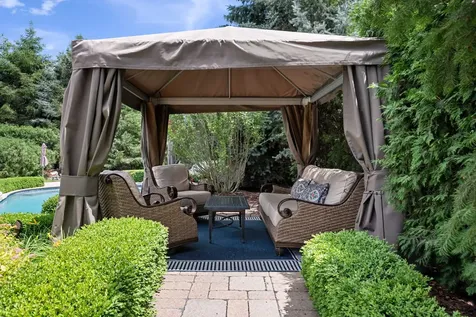 39W431 Long Meadow Lane St. Charles IL 60175