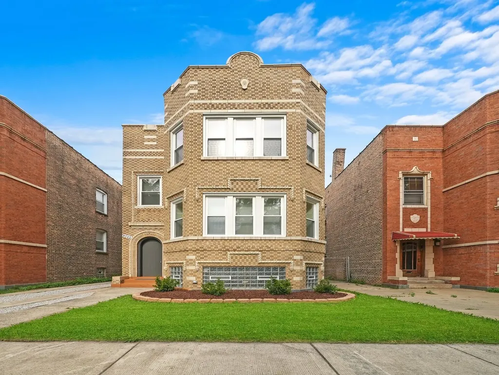 8722 South Kingston Avenue Chicago IL 60617
