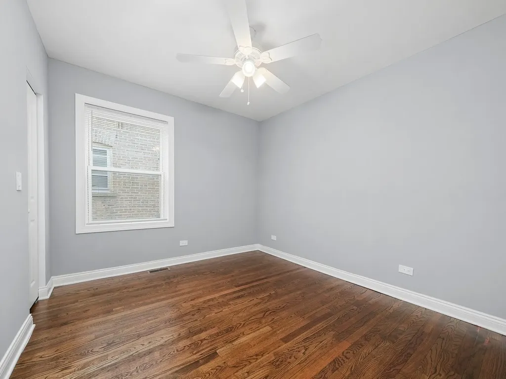 8722 South Kingston Avenue Chicago IL 60617
