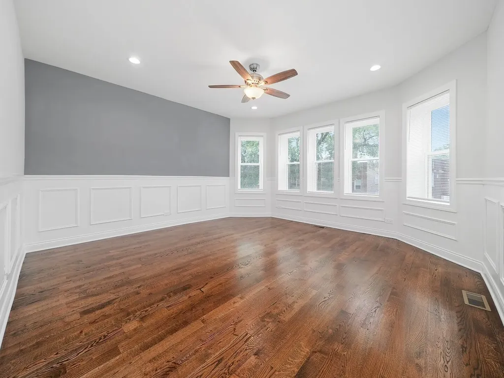 8722 South Kingston Avenue Chicago IL 60617