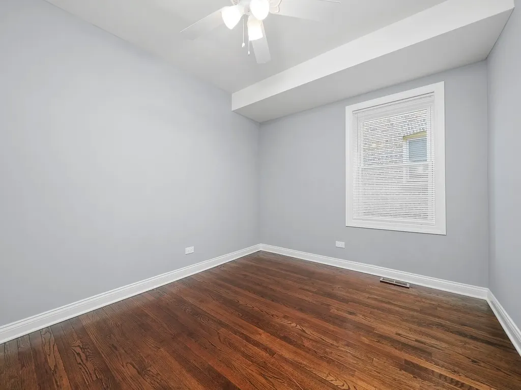 8722 South Kingston Avenue Chicago IL 60617