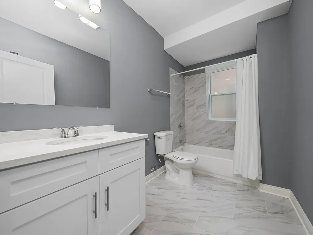 8722 South Kingston Avenue Chicago IL 60617