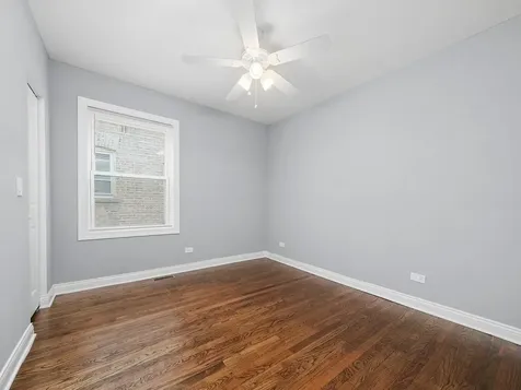 8722 South Kingston Avenue Chicago IL 60617