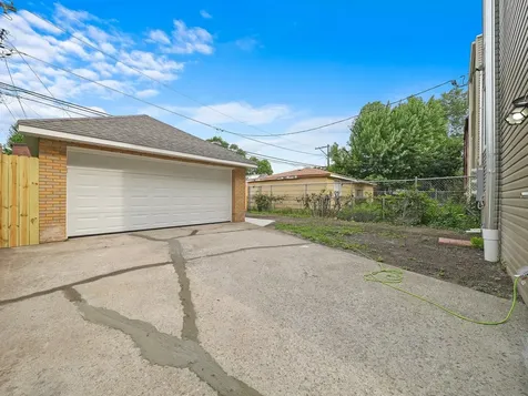 8722 South Kingston Avenue Chicago IL 60617