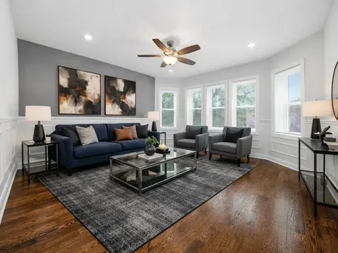 8722 South Kingston Avenue Chicago IL 60617