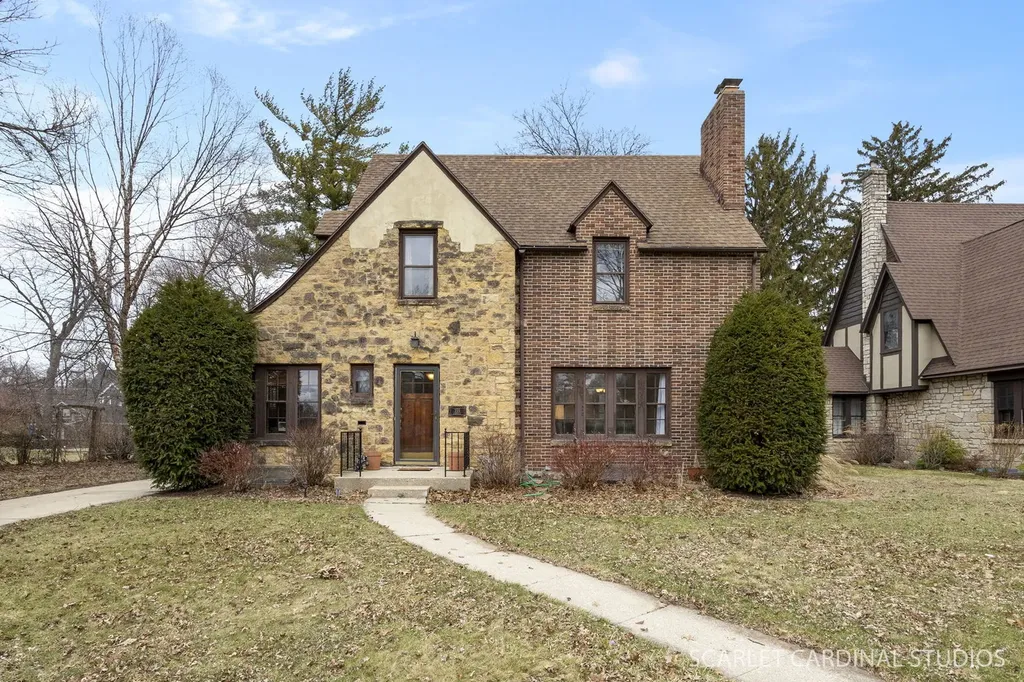 355 Lawndale Avenue Aurora IL 60506