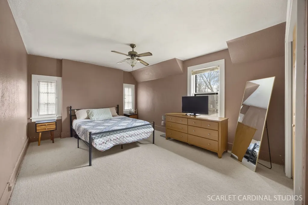 355 Lawndale Avenue Aurora IL 60506