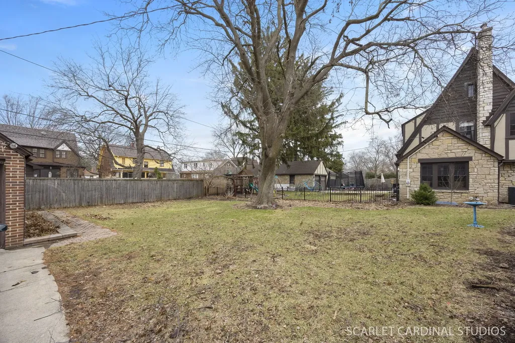355 Lawndale Avenue Aurora IL 60506