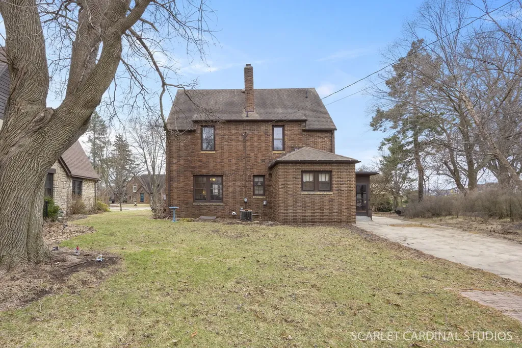 355 Lawndale Avenue Aurora IL 60506
