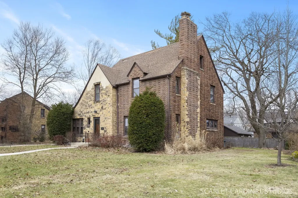 355 Lawndale Avenue Aurora IL 60506
