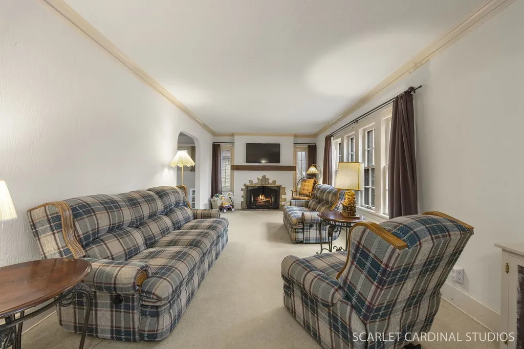 355 Lawndale Avenue Aurora IL 60506