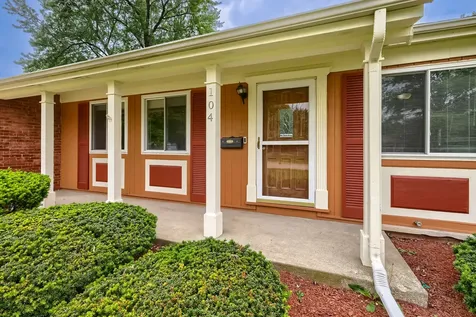 104 Sharon Lane North Aurora IL 60542