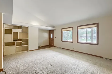 104 Sharon Lane North Aurora IL 60542
