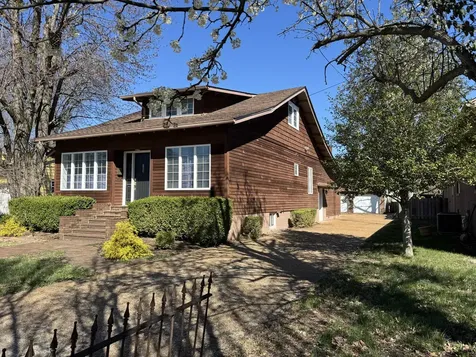403 West Mitchell Street Benton IL 62812