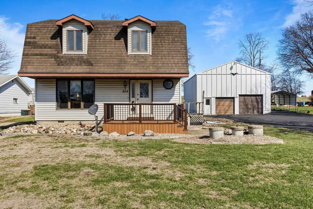 204 West Meade Street White Heath IL 61884