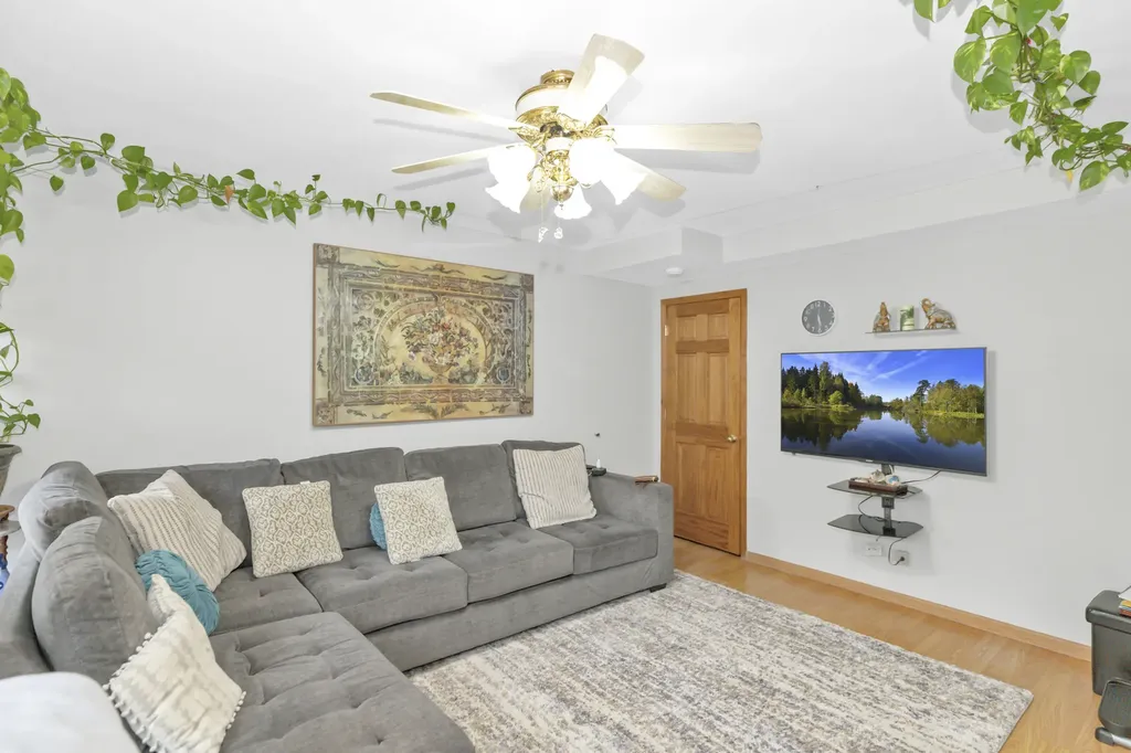 2013 Briar Hill Drive W Schaumburg IL 60194
