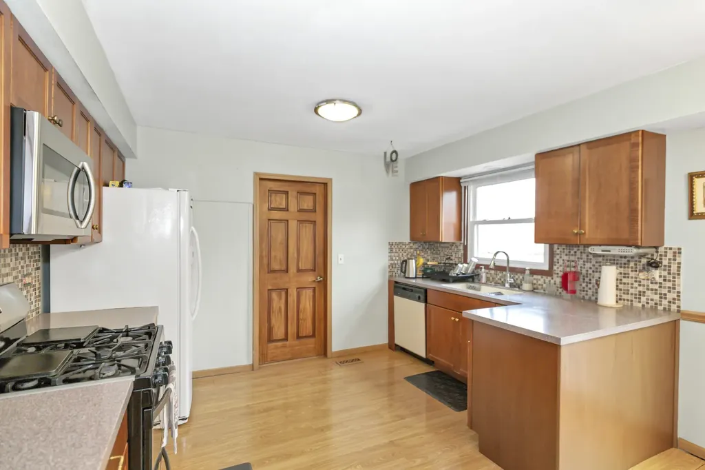 2013 Briar Hill Drive W Schaumburg IL 60194