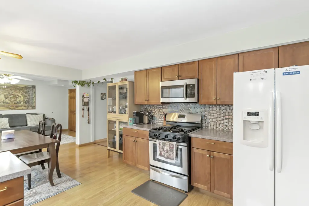 2013 Briar Hill Drive W Schaumburg IL 60194