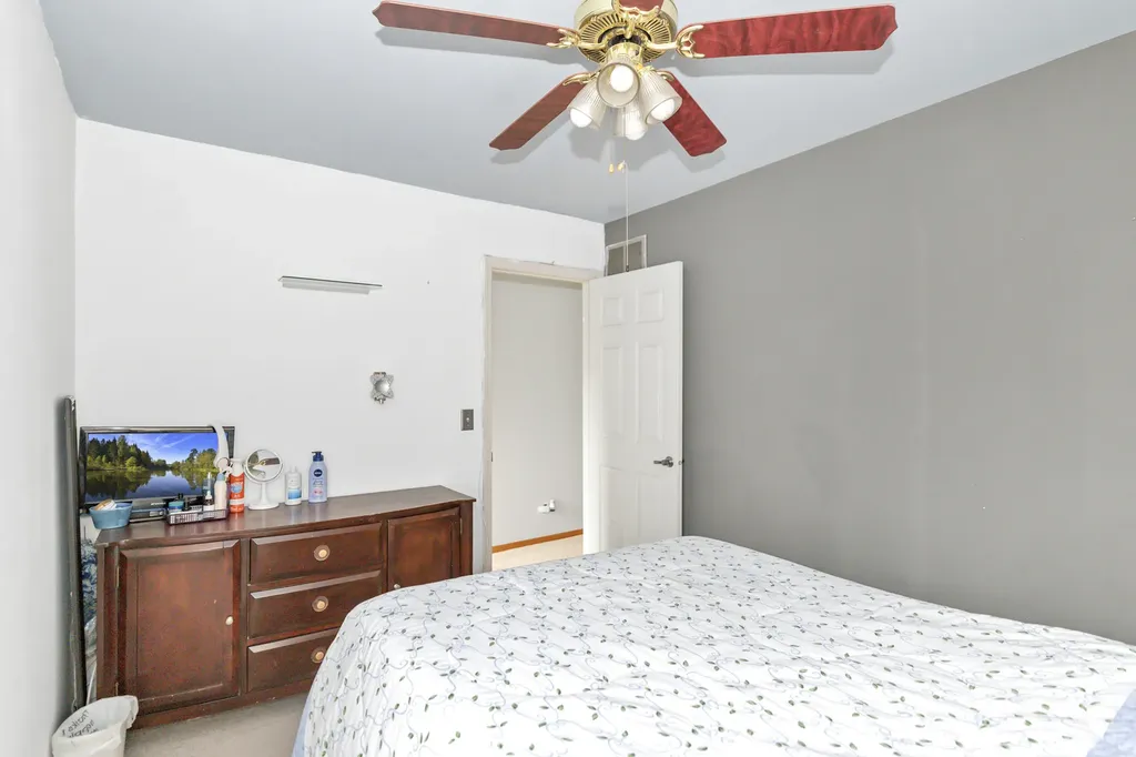 2013 Briar Hill Drive W Schaumburg IL 60194