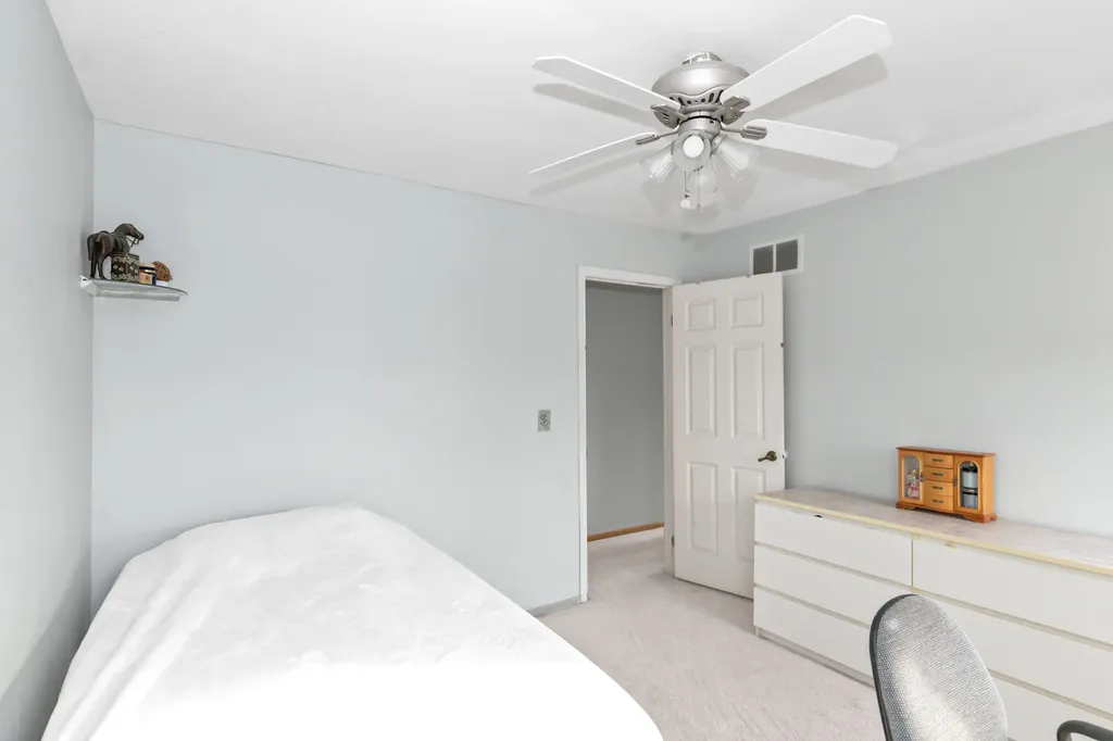 2013 Briar Hill Drive W Schaumburg IL 60194