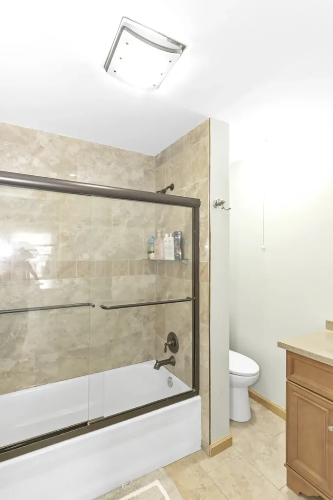 2013 Briar Hill Drive W Schaumburg IL 60194