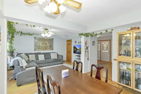 2013 Briar Hill Drive W Schaumburg IL 60194