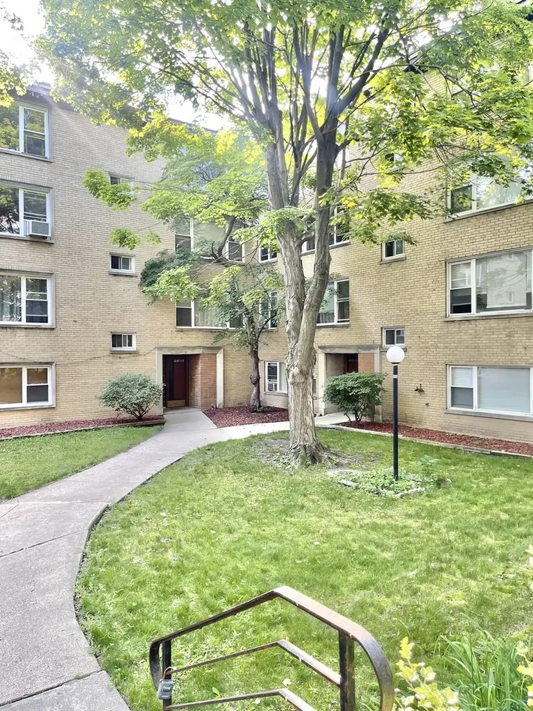 6146 North Damen Avenue Chicago IL 60659