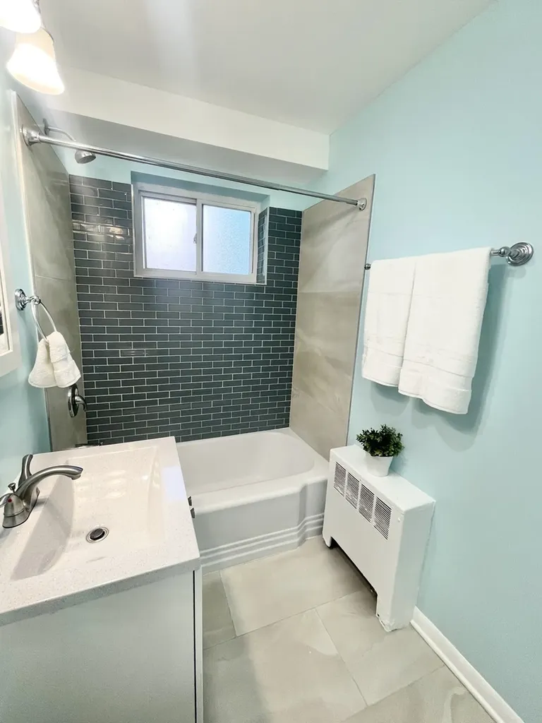 6146 North Damen Avenue Chicago IL 60659