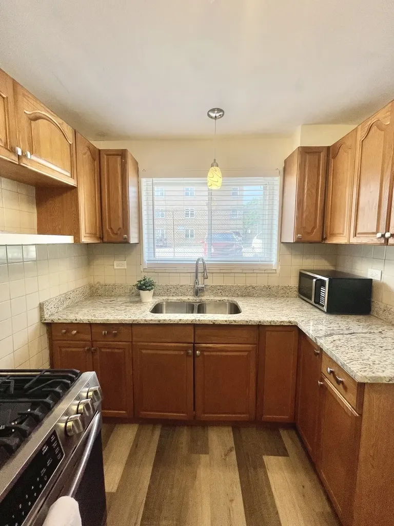 6146 North Damen Avenue Chicago IL 60659