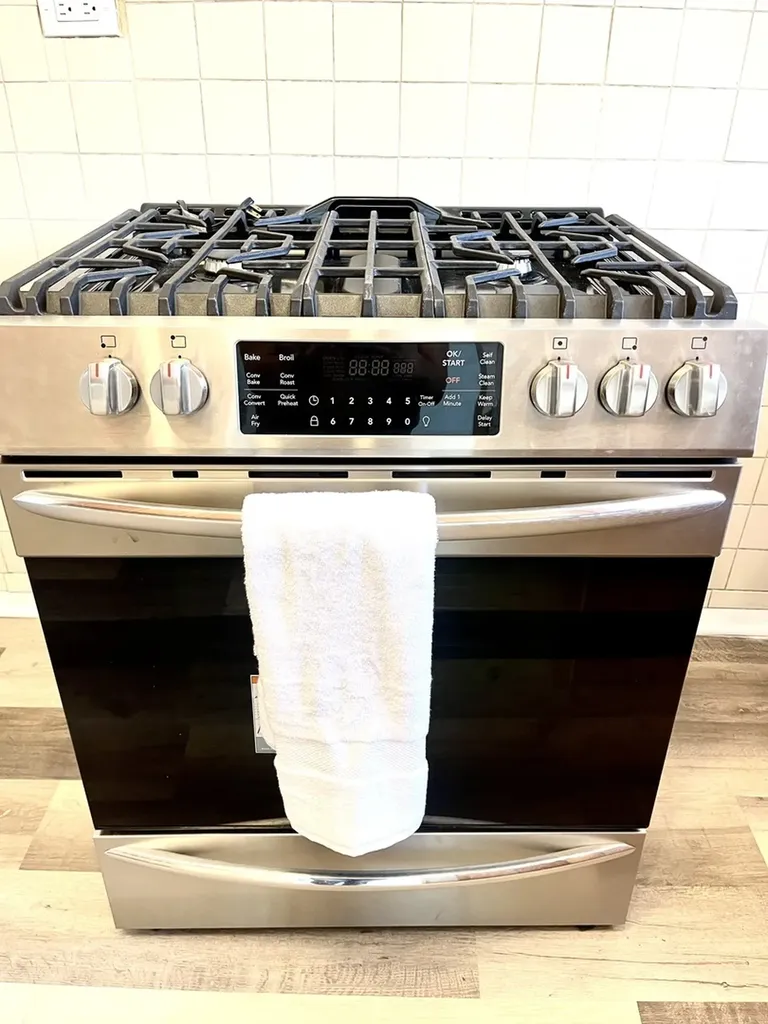 6146 North Damen Avenue Chicago IL 60659
