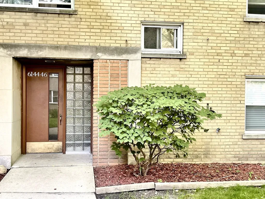 6146 North Damen Avenue Chicago IL 60659