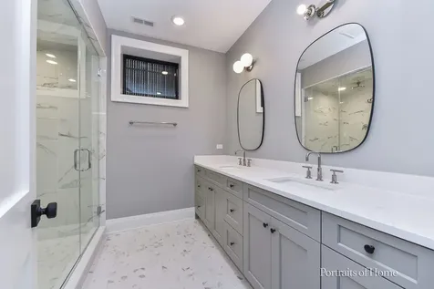 2135 North Lakewood Avenue Chicago IL 60614
