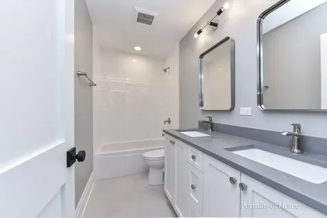 2135 North Lakewood Avenue Chicago IL 60614