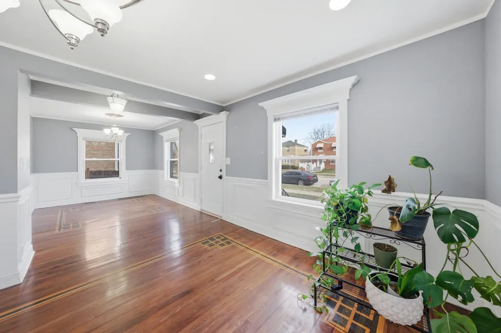 3709 West 85th Street Chicago IL 60652