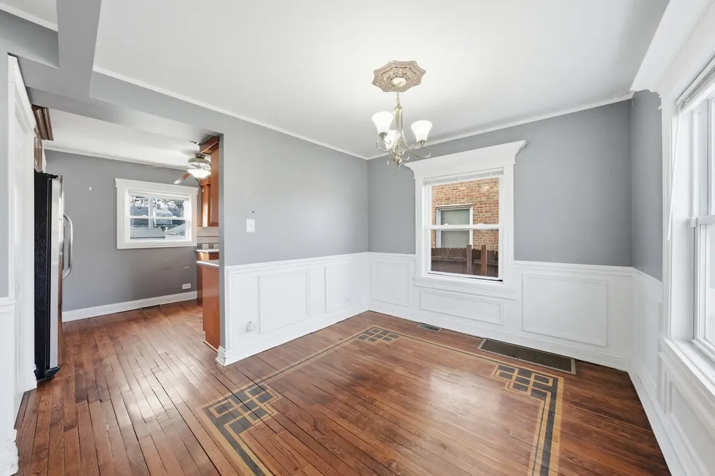 3709 West 85th Street Chicago IL 60652