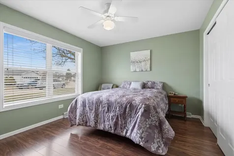 1810 Paddock Court Grayslake IL 60030