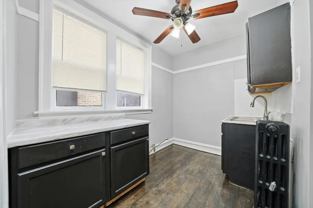 8602 South Euclid Avenue Chicago IL 60617