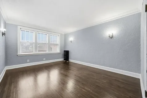 8602 South Euclid Avenue Chicago IL 60617