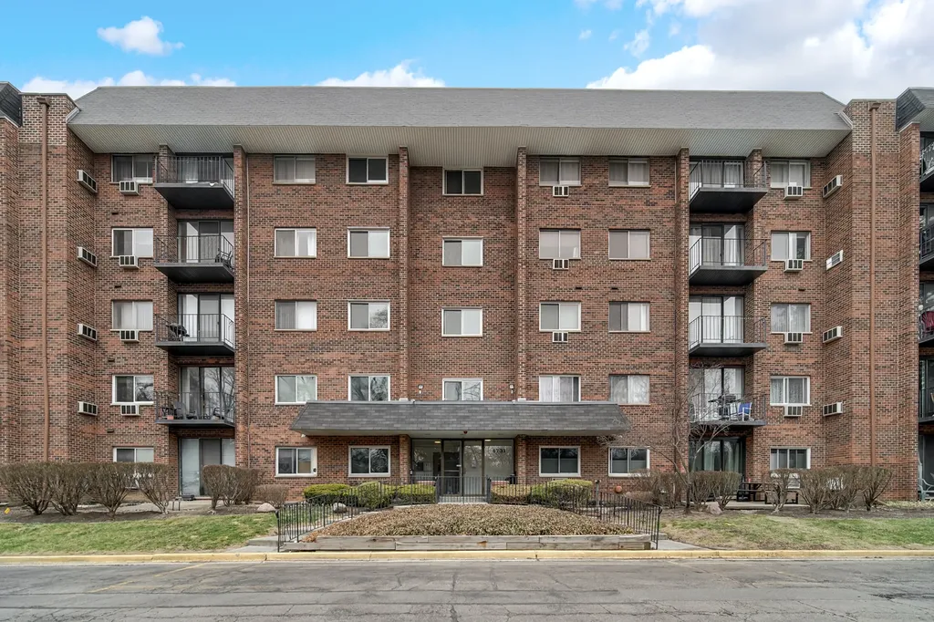 4731 Saint Joseph Creek Road Lisle IL 60532