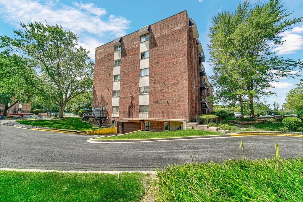 4731 Saint Joseph Creek Road Lisle IL 60532