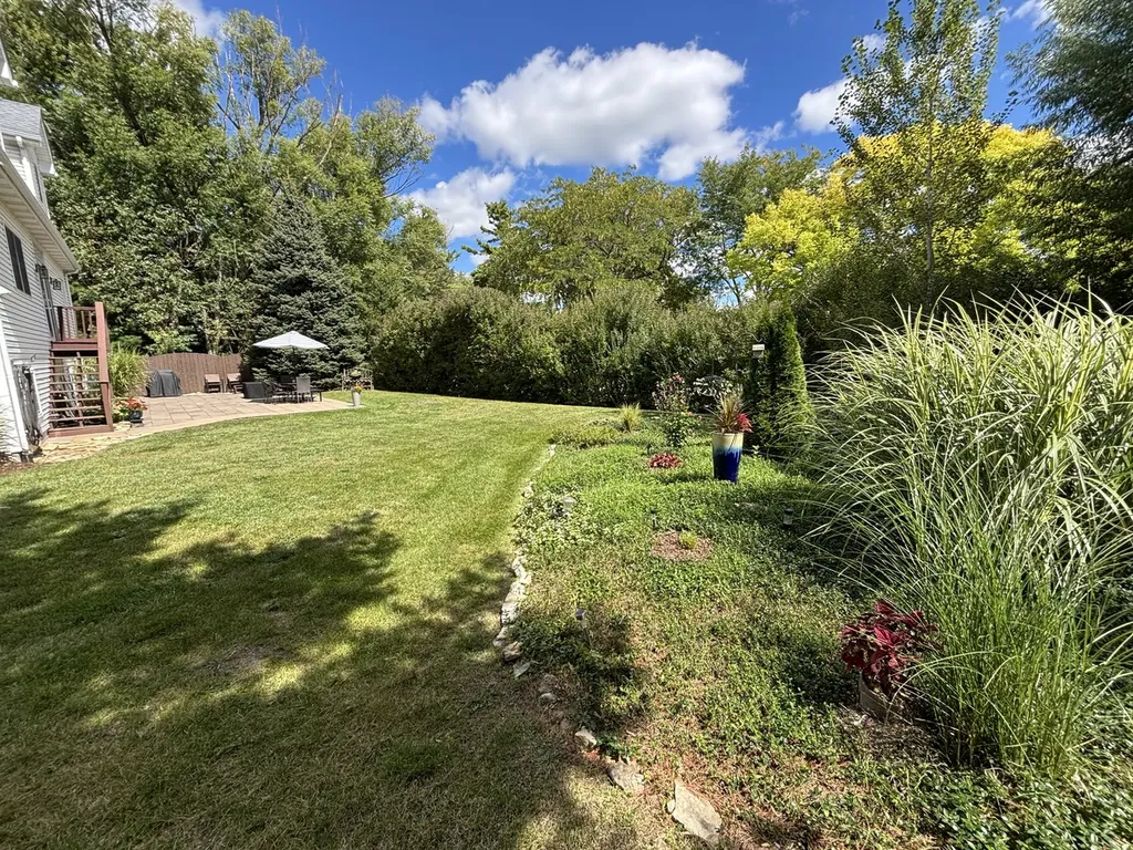 2S590 Seraph Holmes Court Warrenville IL 60555
