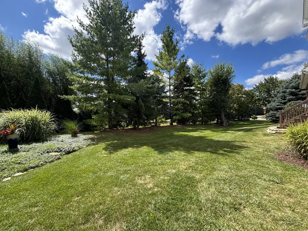 2S590 Seraph Holmes Court Warrenville IL 60555