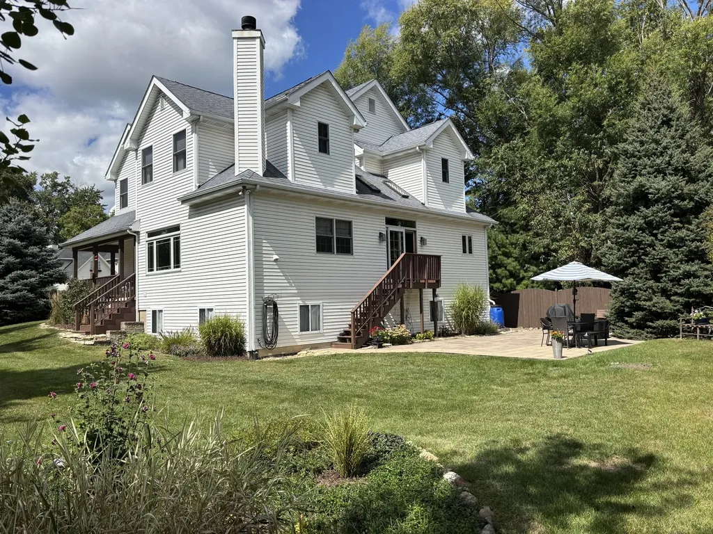 2S590 Seraph Holmes Court Warrenville IL 60555