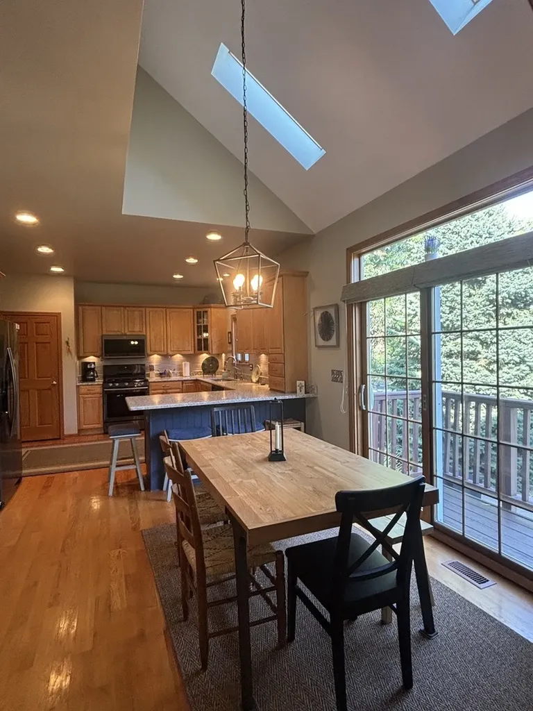 2S590 Seraph Holmes Court Warrenville IL 60555