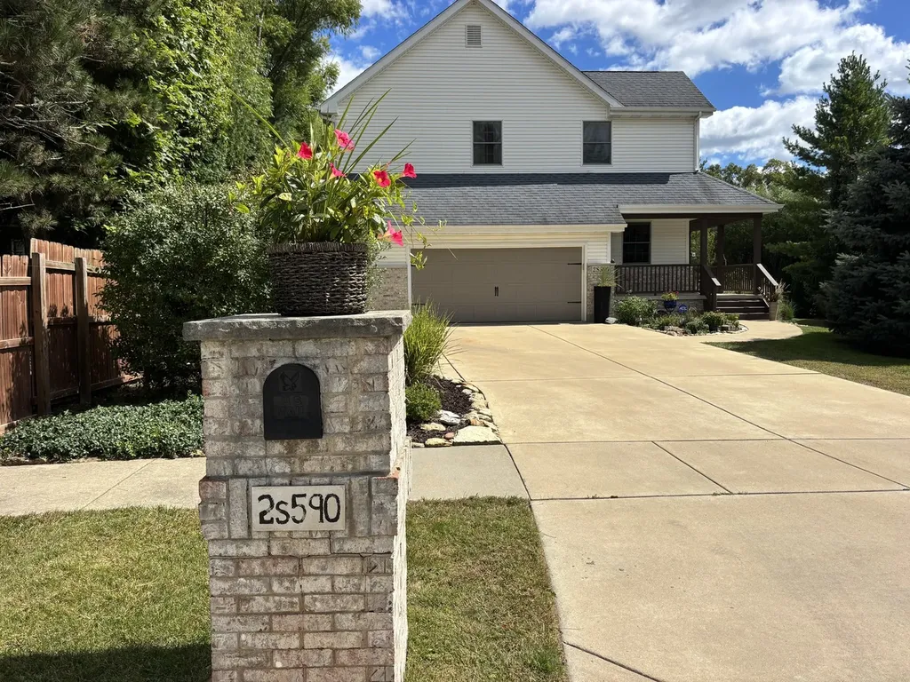 2S590 Seraph Holmes Court Warrenville IL 60555