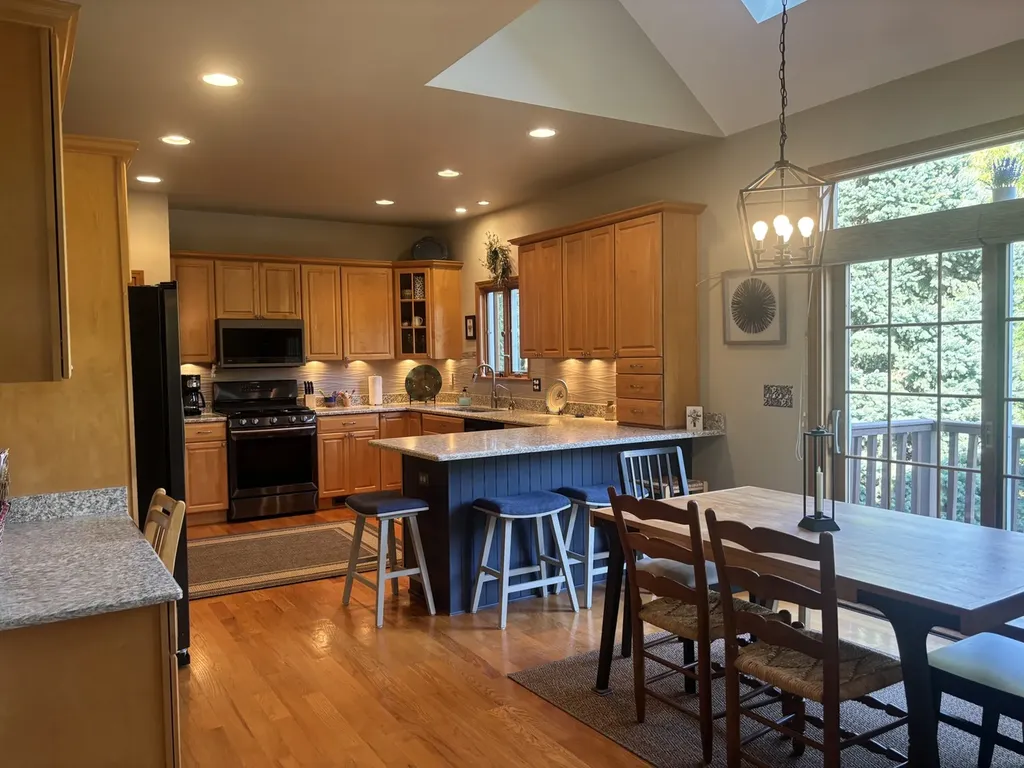 2S590 Seraph Holmes Court Warrenville IL 60555