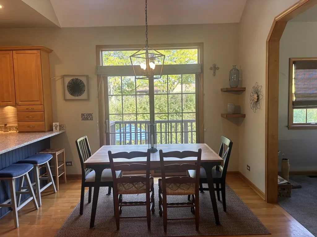 2S590 Seraph Holmes Court Warrenville IL 60555
